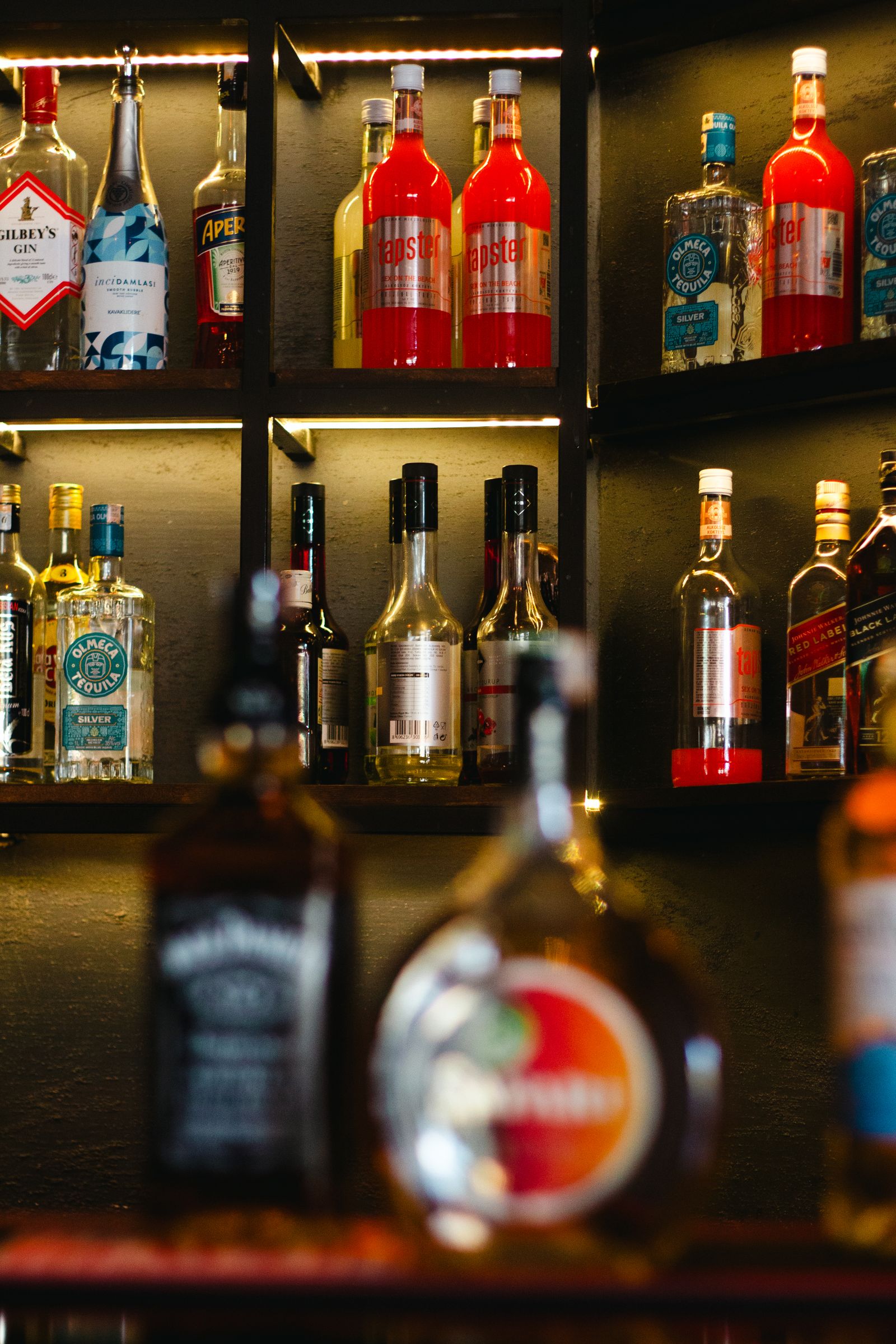 Bouteilles au bar — sélection de vins, Grenoble